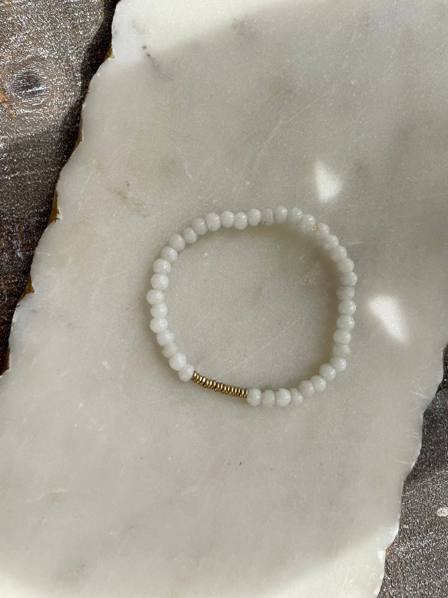 Small cream beaded bracelet with gold accents